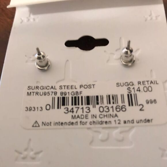 Trifari pendant necklace and earring set silver tone NWT'S. - Picture 4 of 5